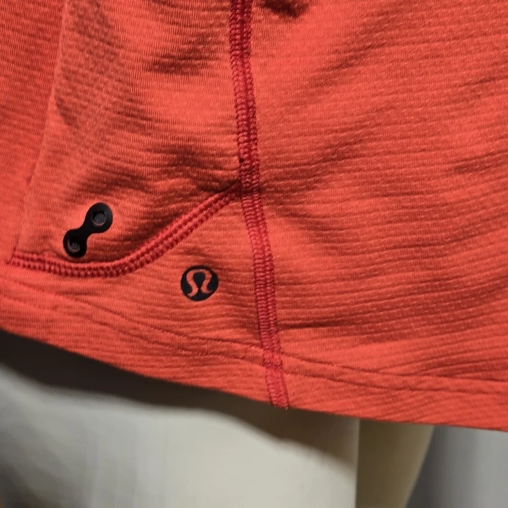 Lululemon Red & Grey Short Sleeve Rear Zip Pocket Training Shirt Men's Size Medi - Picture 6 of 6